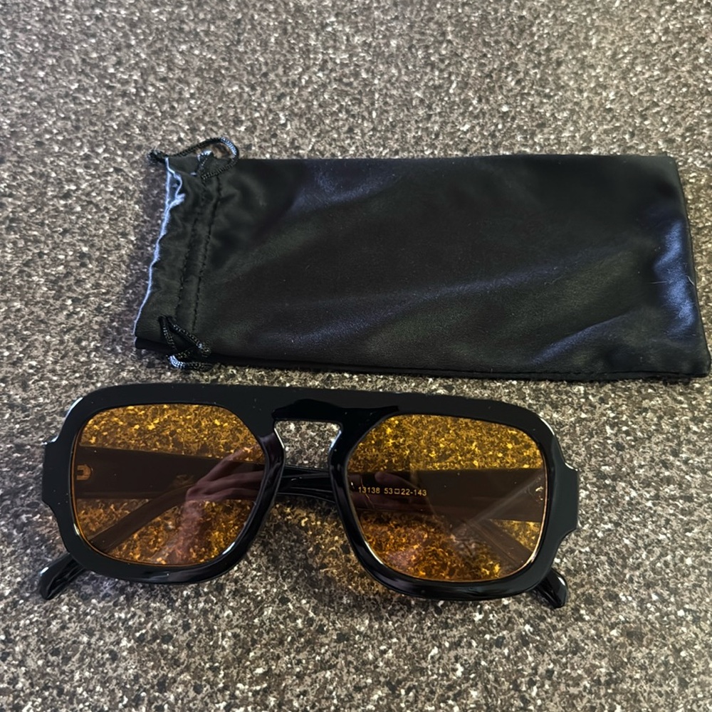 Black Vintage-Inspired Sunglasses